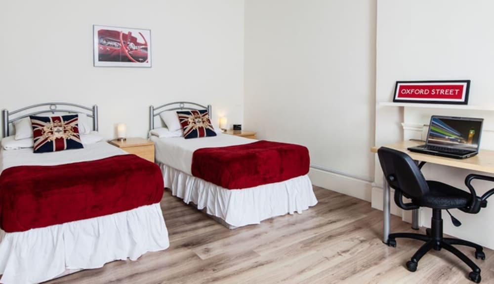 Twin Ensuite Bedroom at Rathbone place Room Type - Apartment