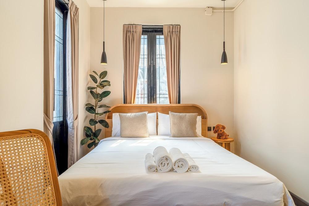 Travis Samyan Room Type - Superior Room, 1 Queen Bed