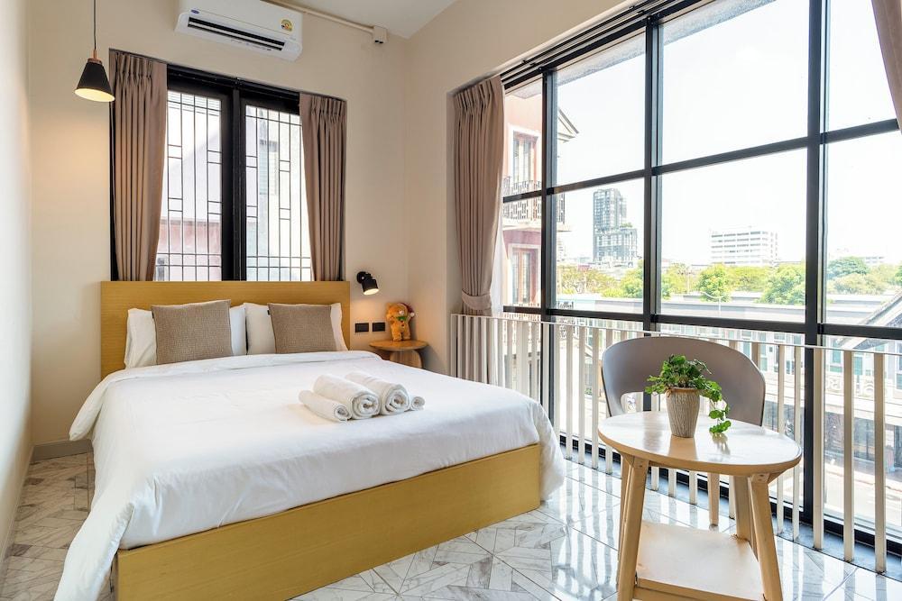 Travis Samyan Room Type - Deluxe Room, 1 Queen Bed, City View
