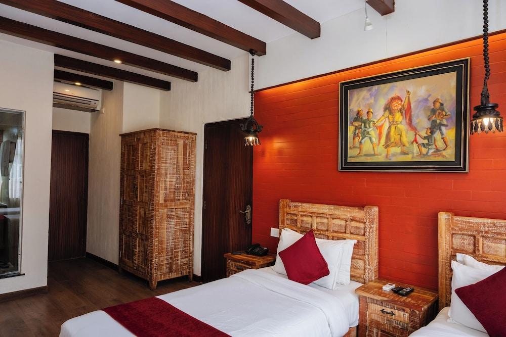 Evara Boutique Hotel Room Type - Deluxe Twin Room, City View
