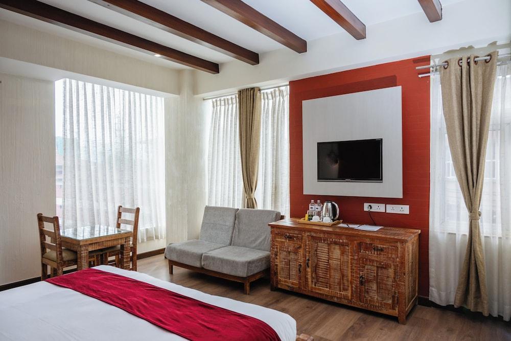 Evara Boutique Hotel Room Type - Deluxe Double Room Single Use, City View