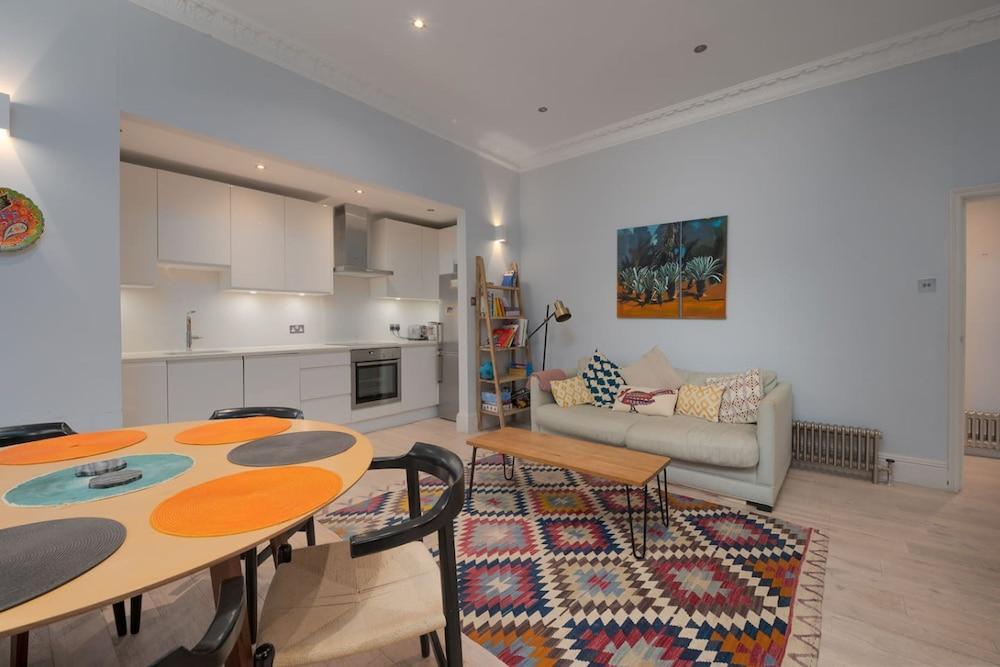 Trendy Hampstead Flat RH7