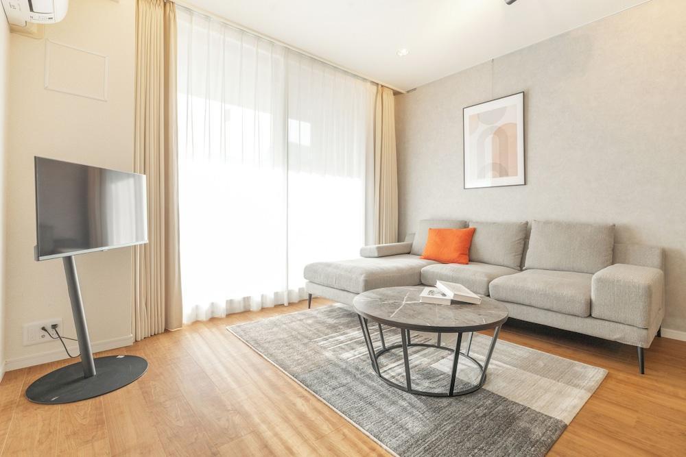 Dash Living Minami Azabu Room Type - Executive Apartment, Non Smoking (211)