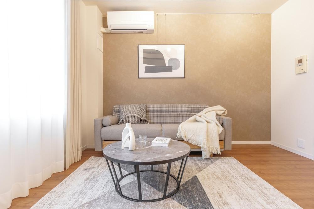 Dash Living Minami Azabu - Tap to explore photos