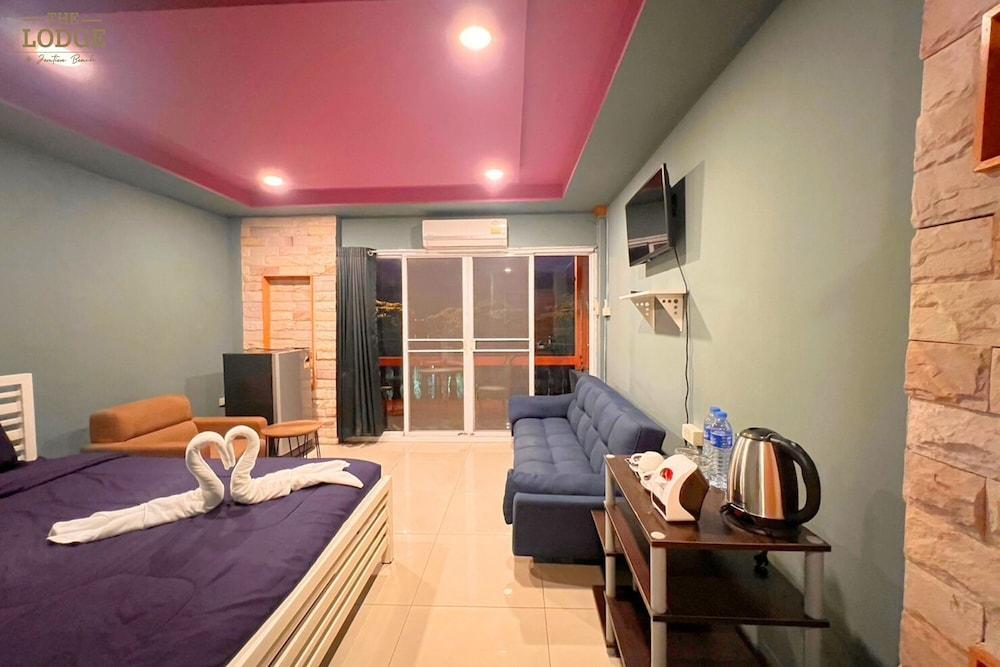 The Lodge Jomtien 9 Room Type - Deluxe Room, Balcony, Sea View
