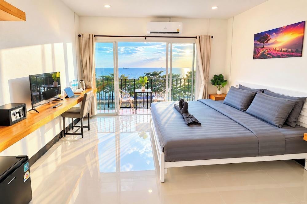 The Lodge Jomtien 9 - Tap to explore photos