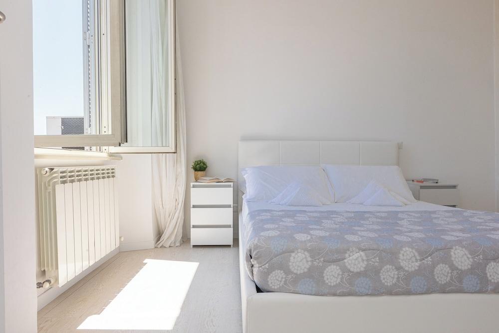 Rental in Rome Corso View Apartment - Tap to explore photos