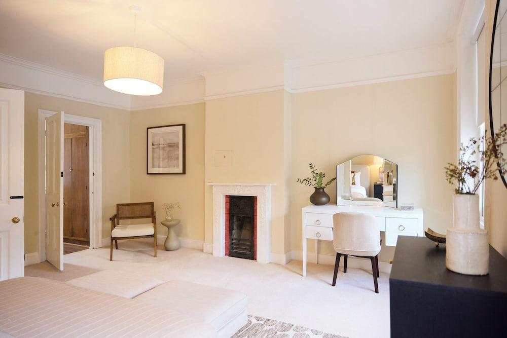 The West London House - Tap to explore photos