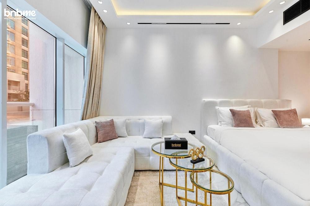 bnbme - Burj Al Nujoom - Studio Room Type - Deluxe Apartment