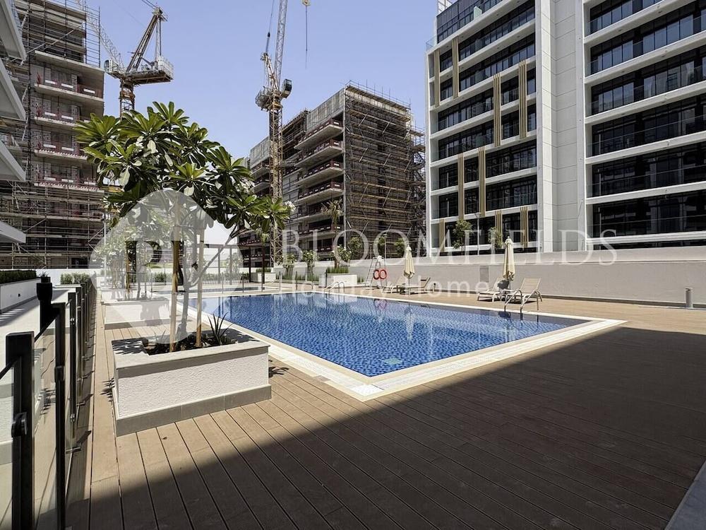 Bloomfields Supreme Stu In Azizi Room Type - Apartment, Balcony, Pool View