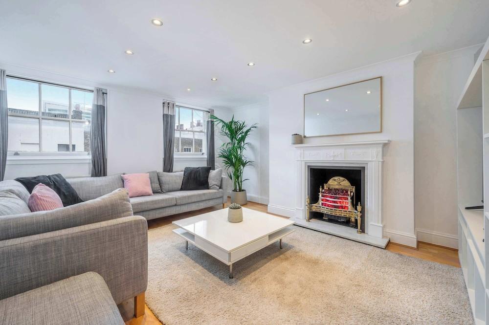 The Fitz - by Frankie Room Type - Apartment, 2 Queen Beds, Kitchen, City View (Fitzroy St 39E)