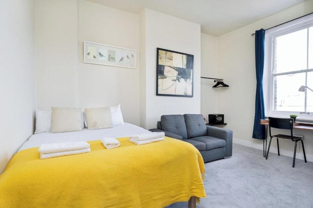 The Brickline Shoreditch Room Type - Deluxe Double Room, 1 Double Bed, Private Bathroom