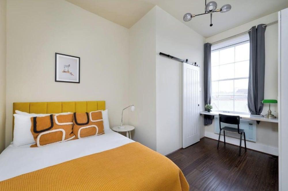 The Brickline Shoreditch Room Type - Deluxe Double Room, 1 Double Bed, Non Smoking, Private Bathroom The Brickline Shoreditch Room Type - Deluxe Double Room, 1 Double Bed, Non Smoking, Private Bathroom