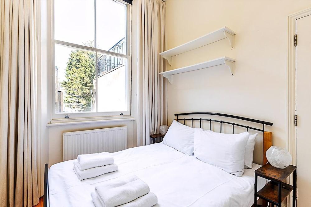 Stylish Olympia Flat With Character