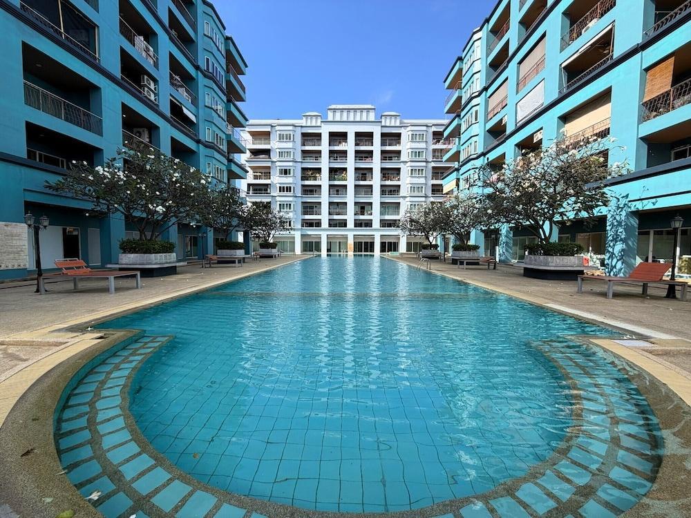 Spacious Studio With Balcony - TW Platinum Suites, Jomtien - Tap to explore photos
