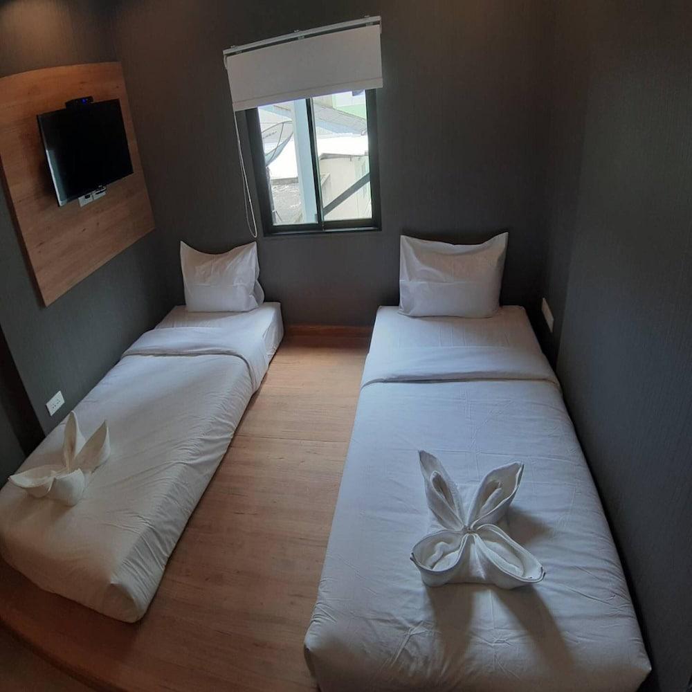 Spacious Twin Escape Deluxe Comfort for Two