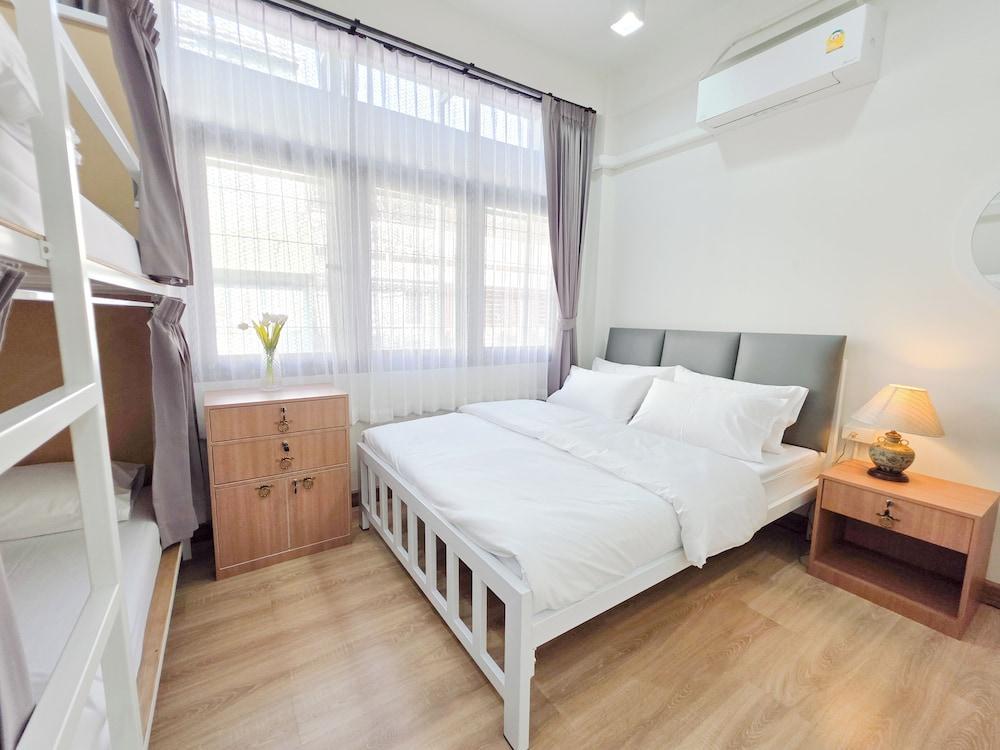 Vintana Siam Hotel Bangkok Room Type - Family Room with Private Bathroom Vintana Siam Hotel Bangkok Room Type - Family Room with Private Bathroom