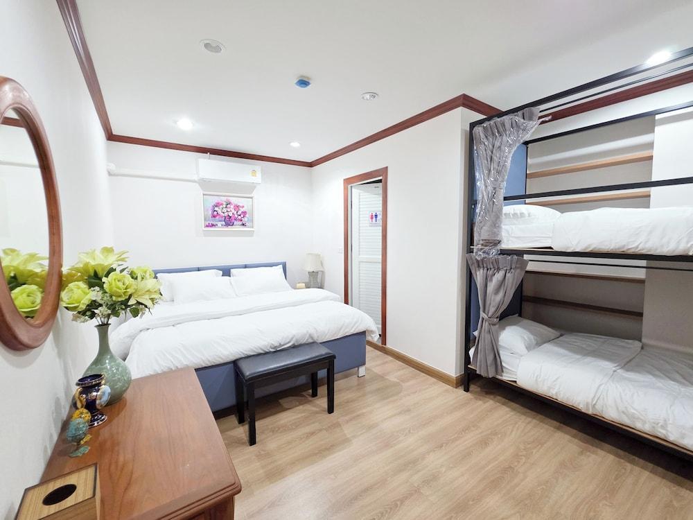 Vintana Siam Hotel Bangkok Room Type - VIP Family Room with Private Bathroom (No Windows) Vintana Siam Hotel Bangkok Room Type - VIP Family Room with Private Bathroom (No Windows)