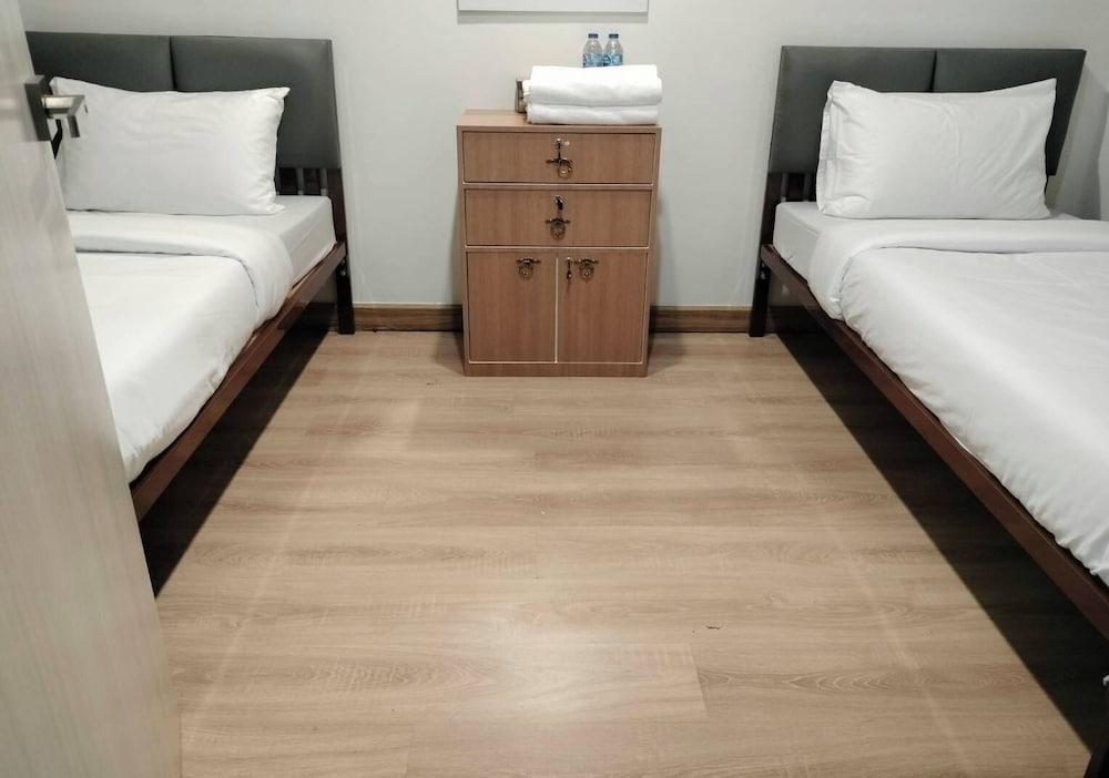 Vintana Siam Hotel Bangkok Room Type - Twin Room, 2 Twin Beds, Non Smoking, Shared Bathroom