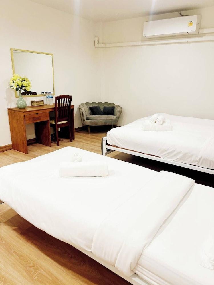 Vintana Siam Hotel Bangkok Room Type - Family Triple Room, Non Smoking, Shared Bathroom
