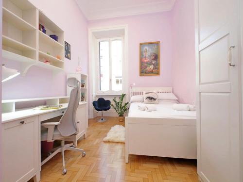 Spacious Prati Apartment for Families - Tap to explore photos
