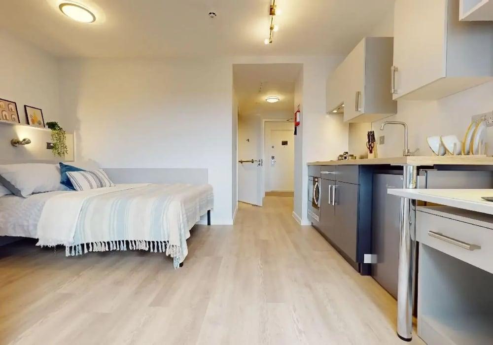 Student Only Highbury Room Type - Studio, Non Smoking