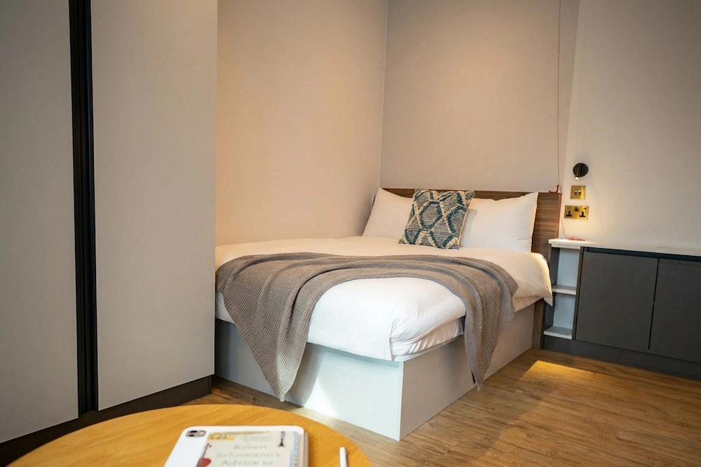 StayCozy Studio Apartments in Acton Room Type - Comfort Studio, Shower Grab Bars