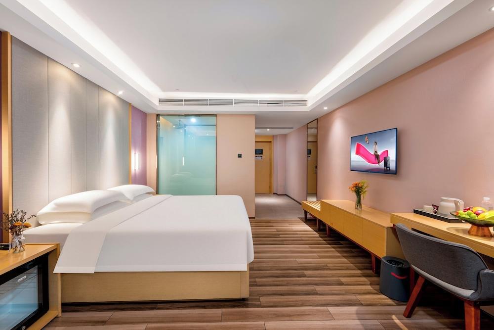 Trendy Romantic MAXScreen Hotel - Tap to explore photos