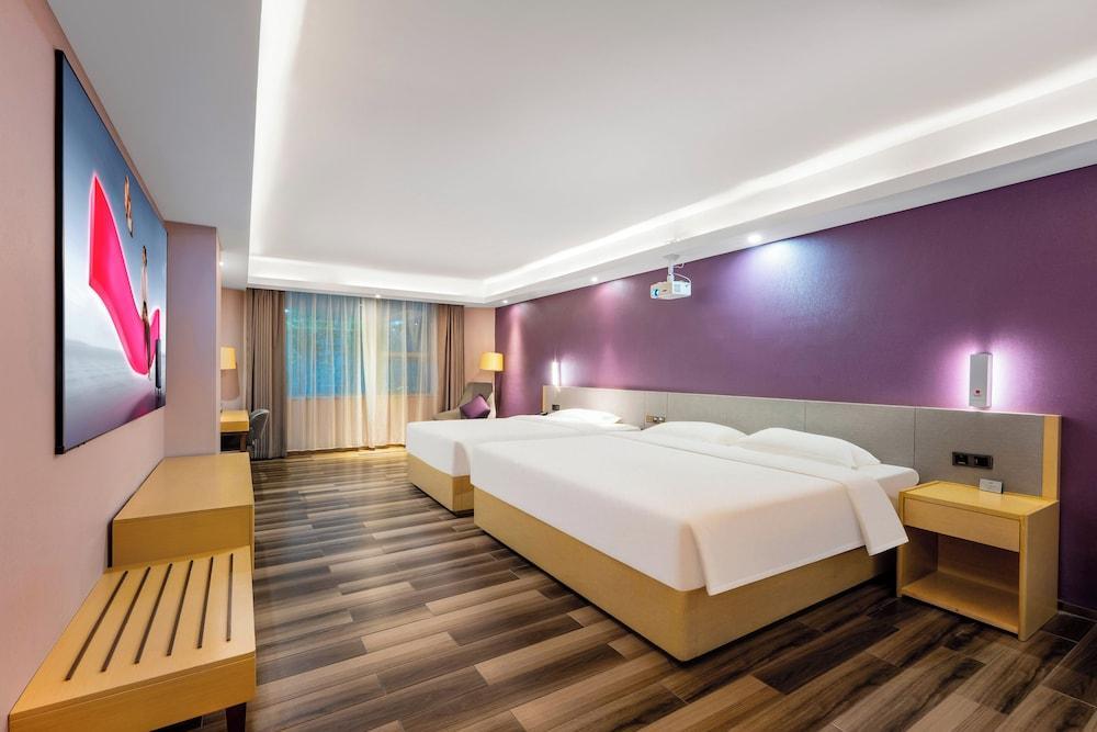 Trendy Romantic MAXScreen Hotel Room Type - Family Twin Room, City View