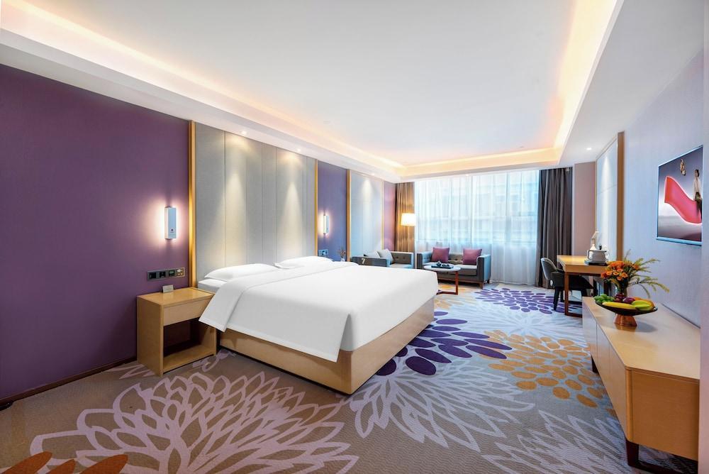 Trendy Romantic MAXScreen Hotel Room Type - Luxury Double Room, City View