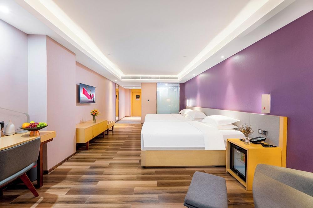 Trendy Romantic MAXScreen Hotel Room Type - Superior Twin Room