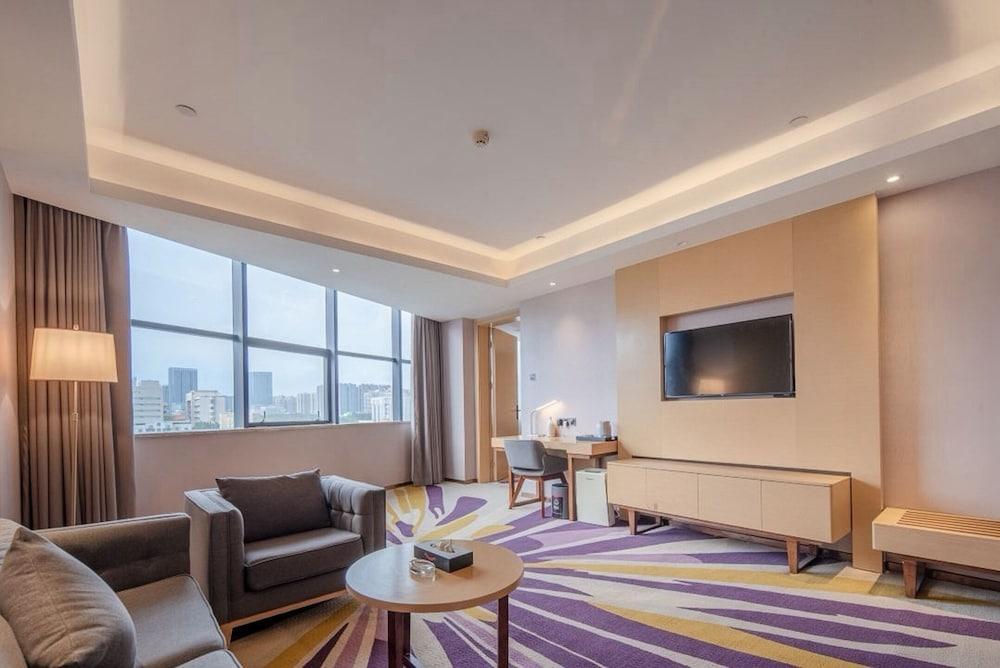 Trendy Romantic MAXScreen Hotel Room Type - Club Suite, City View