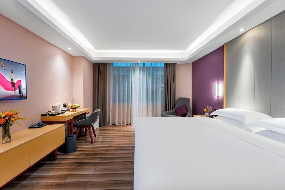 Trendy Romantic MAXScreen Hotel Room Type - Superior Double Room, City View
