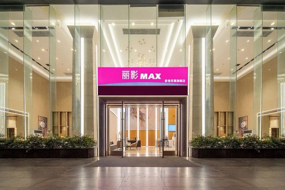 Trendy Romantic MAXScreen Hotel - Tap to explore photos