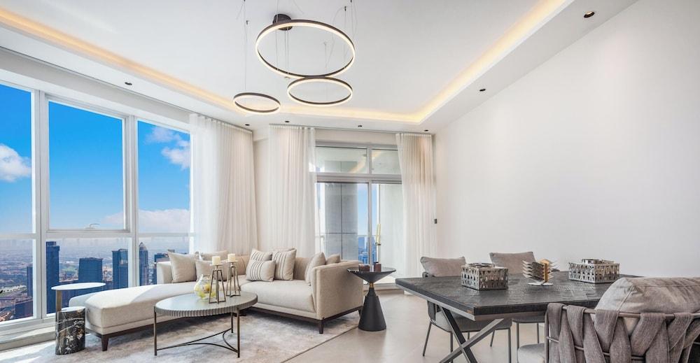 LUX The Dubai Marina View Suite 3 - Tap to explore photos