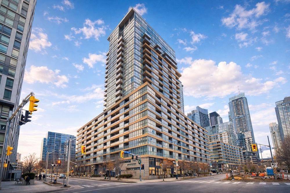 The City Suites - Dan Leckie