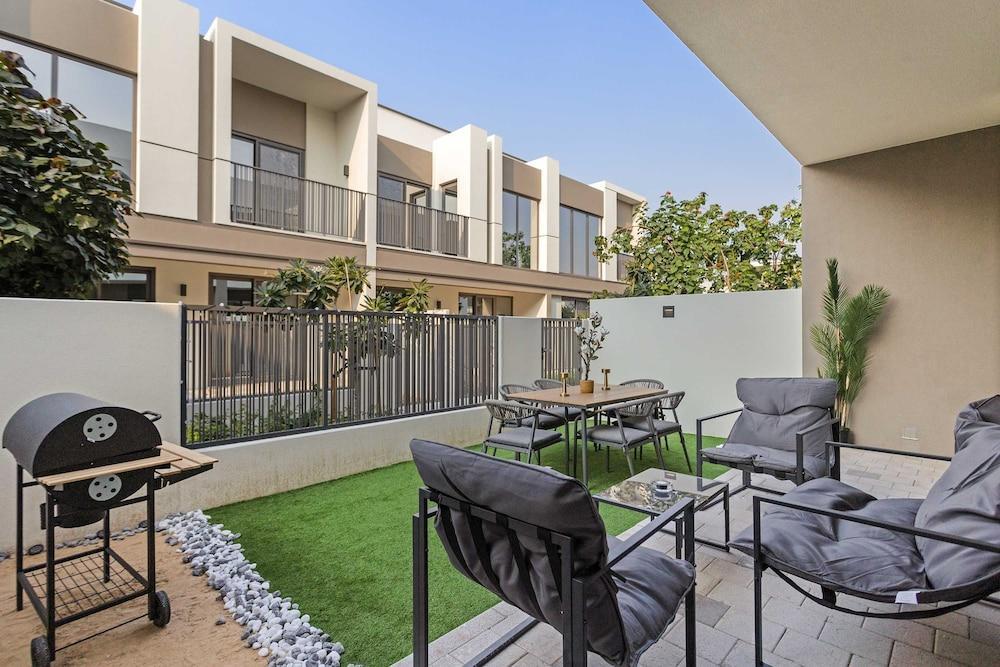 Silkhaus Spacious 3bdr Maid Tilal Al Ghaf - Tap to explore photos