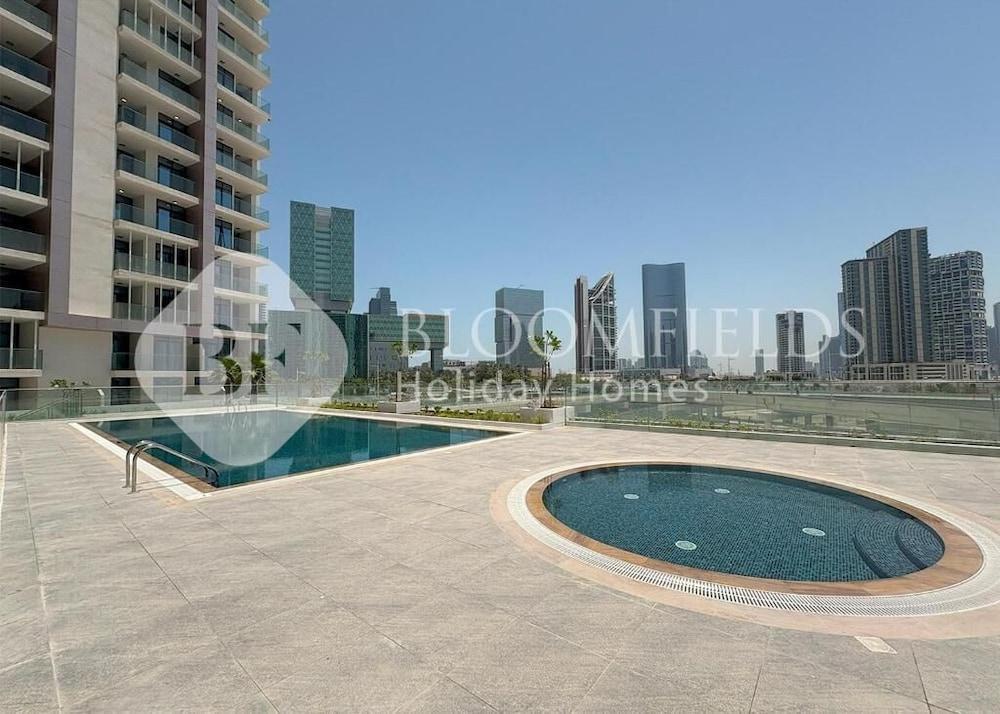 Bloomfields Opulent 1Br in AlMaryah - Tap to explore photos