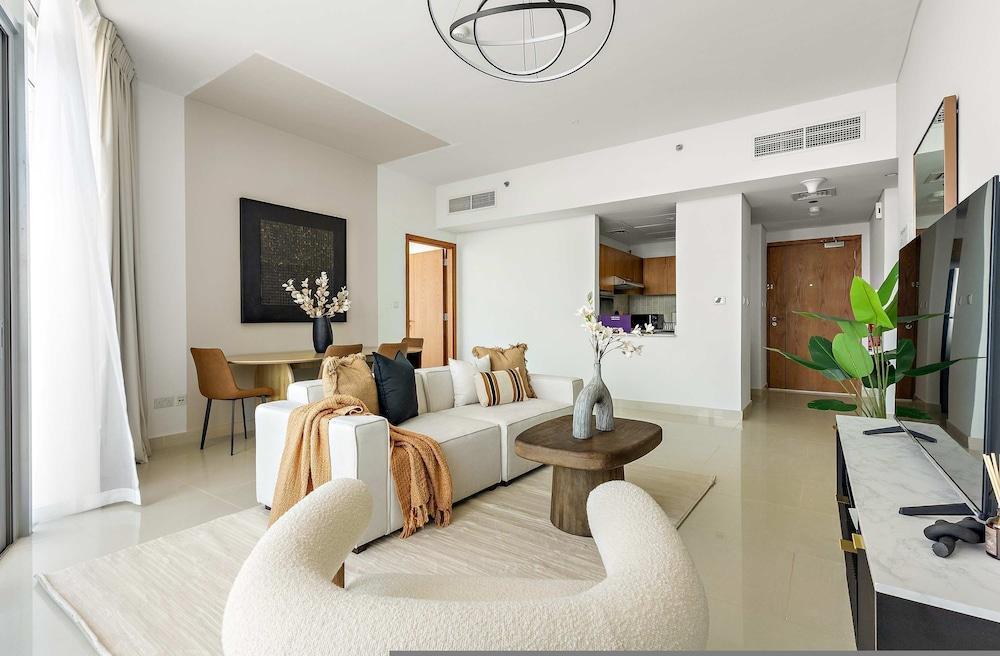 Silkhaus Spacious 2bdr Stay in Julphar Tower - Tap to explore photos