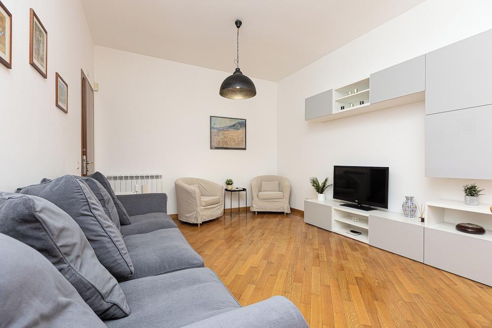 Rental in Rome Cesare Apartment - Tap to explore photos