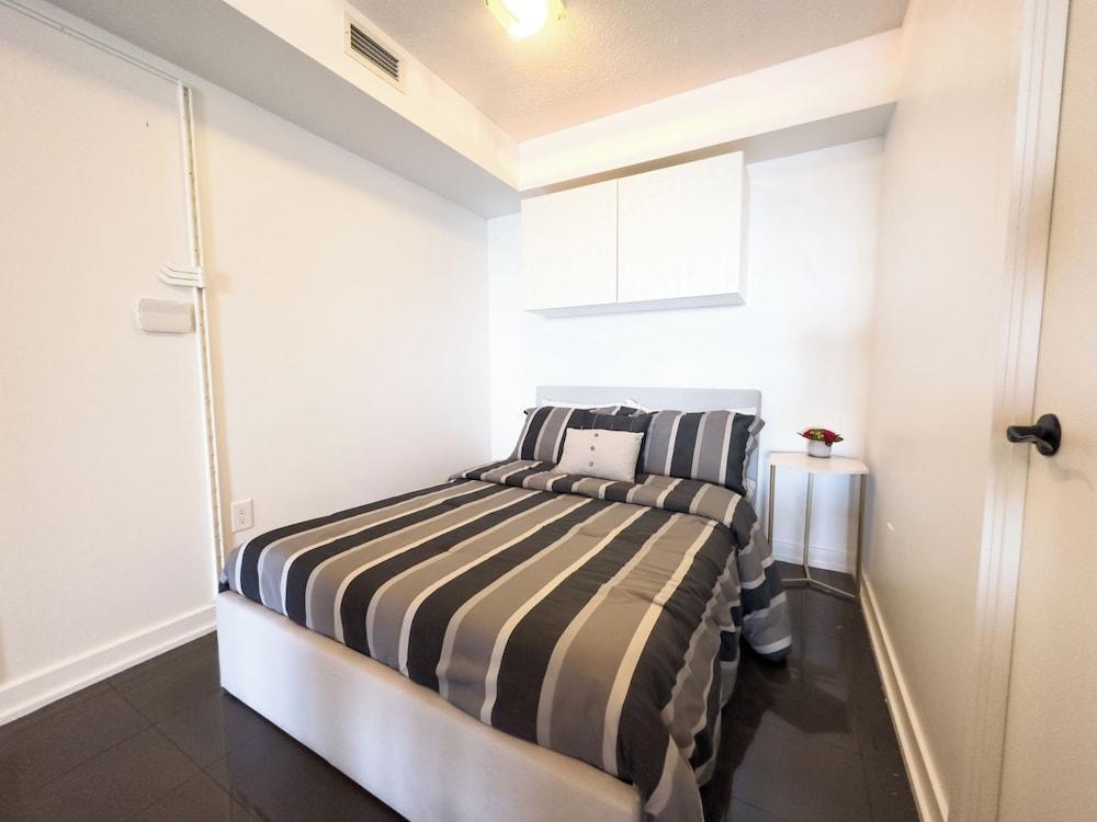 Lux Lakeview Suite CNTower Free Parking - Tap to explore photos