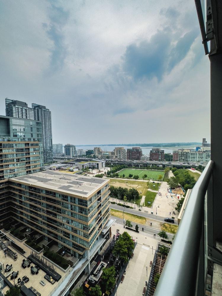 Lux Lakeview Suite CNTower Free Parking - Tap to explore photos