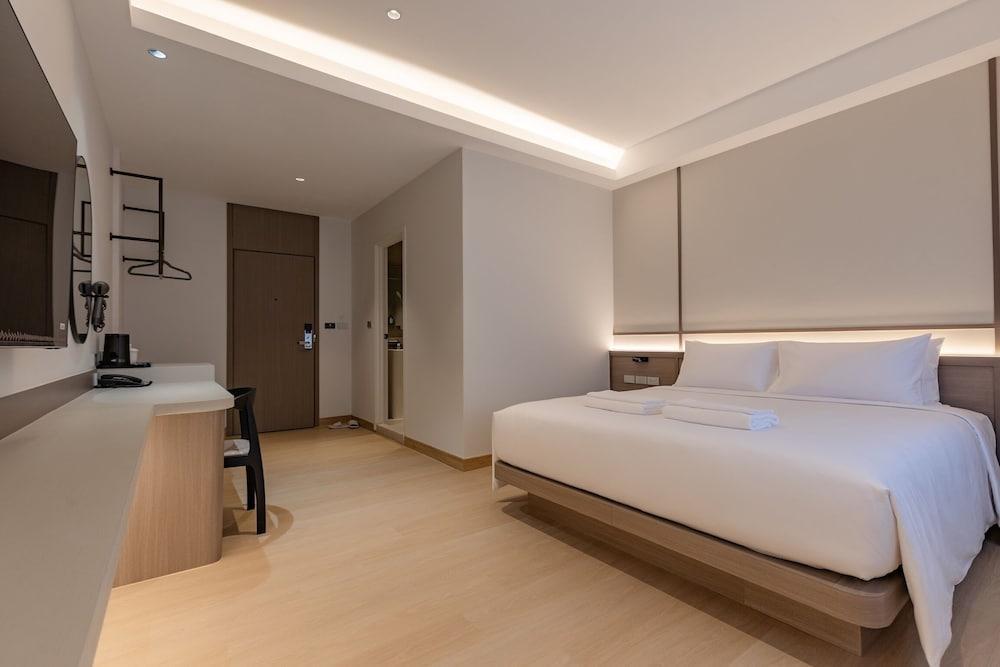 The Bentley Hotel Pratunam Room Type - Deluxe Double Room