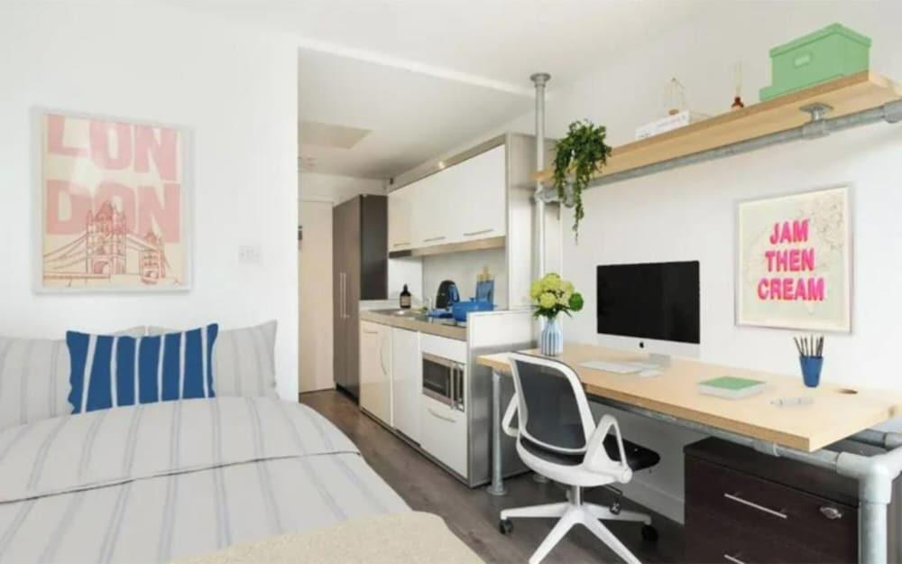 Student  Modern Studio at Spitalfields