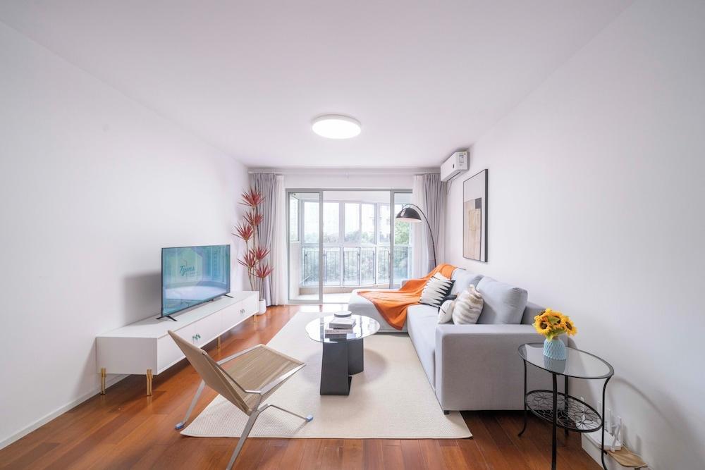 Tyms High Serviced Residence Shanghai Suzhou Creek - Tap to explore photos