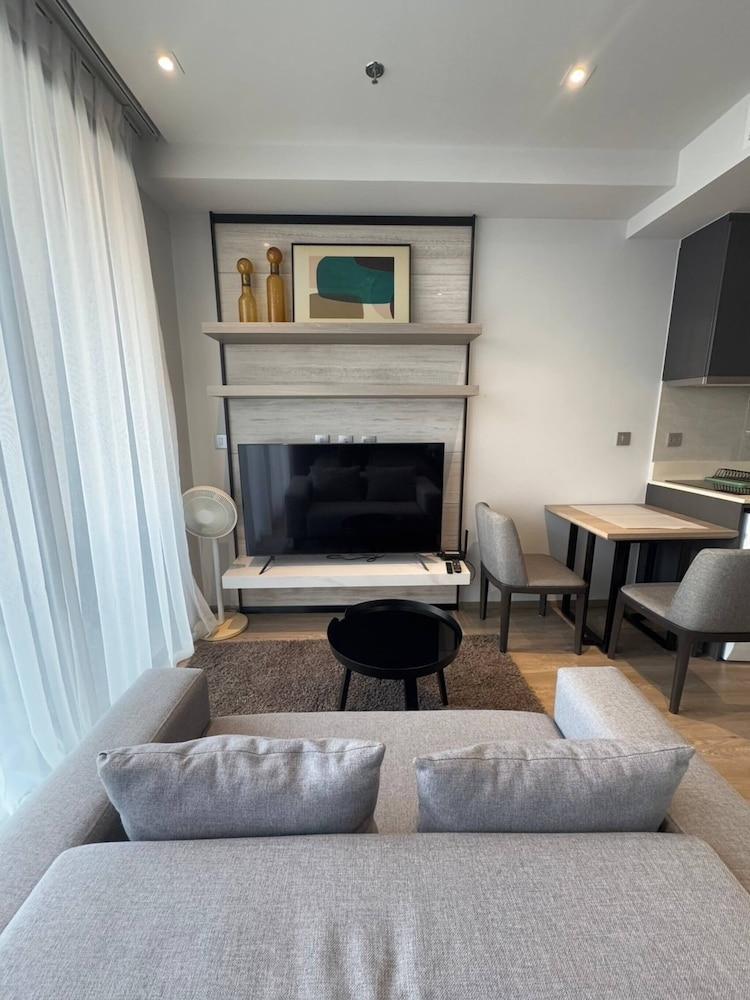 Seaview Beach Front Gem At A Great Price - Tap to explore photos