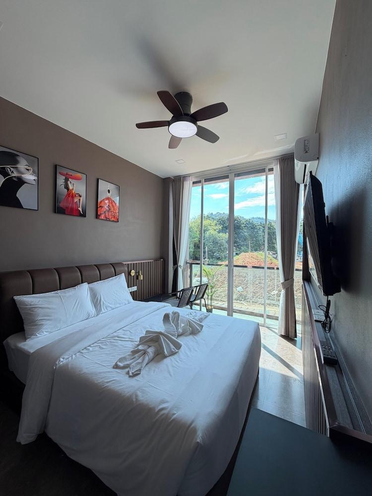 Me luxe hotel Aonang Room Type - Deluxe Single Room, Balcony, Mountain View