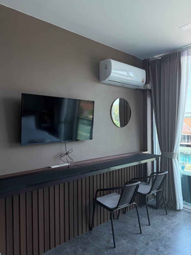Me luxe hotel Aonang Room Type - Deluxe Double Room, Balcony, Mountain View Me luxe hotel Aonang Room Type - Deluxe Double Room, Balcony, Mountain View