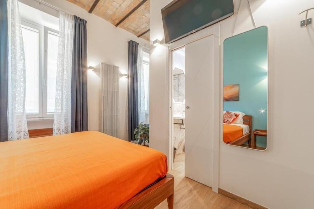 Luxury Vatican Rooms Room Type - Basic Double Room, City View