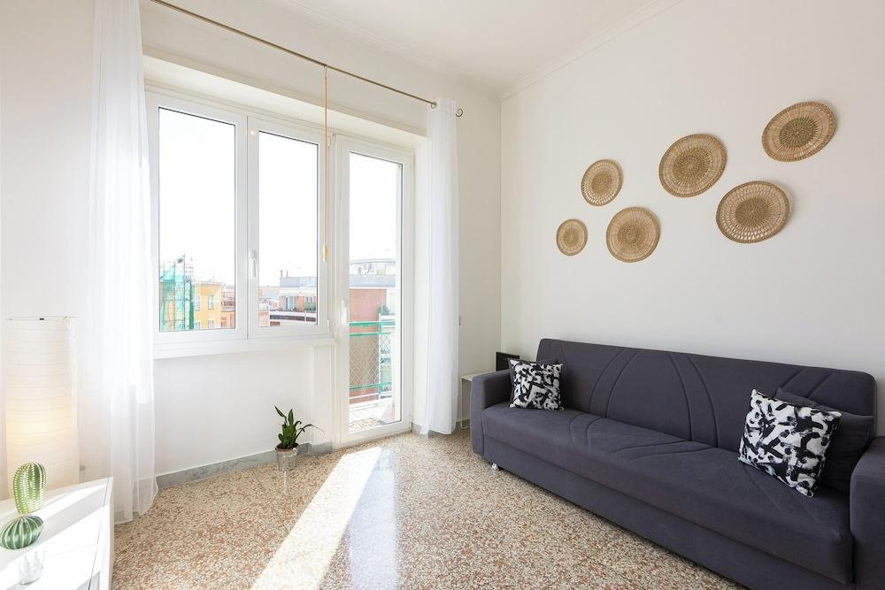 Rental in Rome Saint Peter View Penthouse - Tap to explore photos